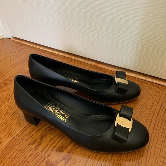 Black Leather Women’s Ferragamo Pumps - Picture 3 of 5